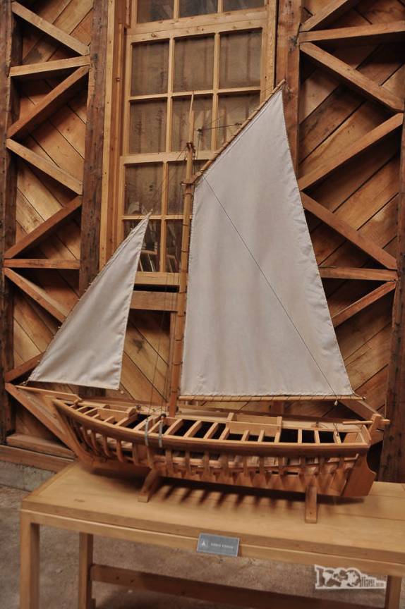 Réplica de antigo barco chilota no Convento Inmaculada Concepción, em Ancud, no norte da ilha de Chiloé, no sul do Chile